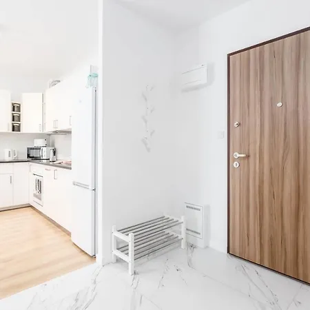 Enjoy! Ursus Апартаменты