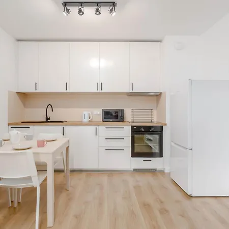 Enjoy! Ursus Апартаменты *